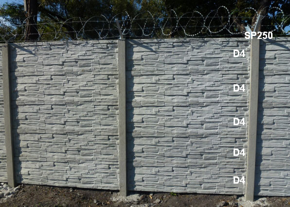 Betonový plot D4,D4,D4,D4,D4,SP250 + ostnatý a žiletkový drát